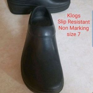 Women's restaurant safety shoes